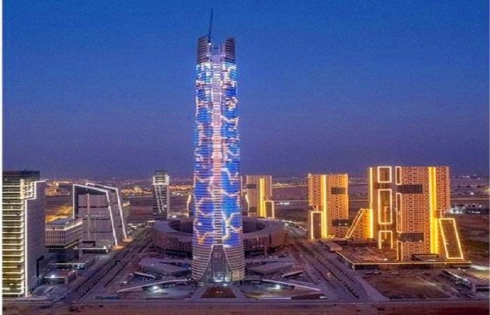 منظر جوي للعاصمة الإدارية الجديدة في مصر 2026 مع ناطحات سحاب حديثة وبنية تحتية متكاملة للمدينة الذكية