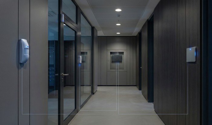 لوحة تحكم نظام الإنذار مع واجهة المراقبة